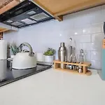 Downtown Condo W Skyline Views & Bosch Kitchen