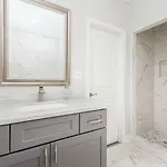4Br Eclectic Mid-City Abode Parking