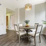 Apartment 2br Spacious Downtown *