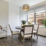 2br Spacious Downtown *