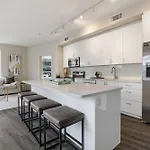 2br Spacious Downtown