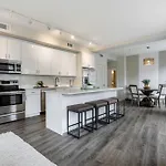 2br Spacious Downtown *