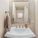 Apartment 2br Spacious Downtown *