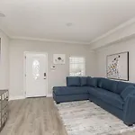 4Br Eclectic Mid-City Abode Parking