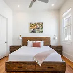Apartment Private 3br On Carondelet By Hosteeva