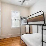 Private 3br On Carondelet By Hosteeva
