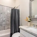 Apartment Private 3br On Carondelet By Hosteeva
