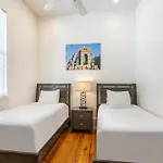 Apartment Amazing 3br Off St Charles With Pool *