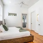 Apartment Amazing 3br Off St Charles With Pool *