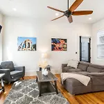 Private 3br On Carondelet By Hosteeva *