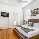 Amazing 3br Off St Charles With Pool Apartment