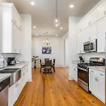 Apartment Amazing 3br Off St Charles With Pool