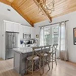 Magazine St Stay Festival Season Getaway