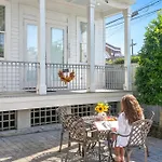 Spacious 3Br Garden District Home W Pool & Balcony