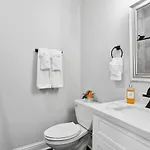 Beautiful New 5br With Outdoor Seating New Orleans