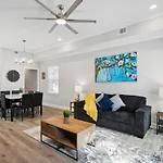 Beautiful New 5Br Home With Outdoor Seating