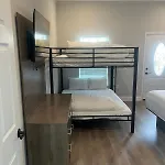 Beautiful New 5br With Outdoor Seating Holiday home *