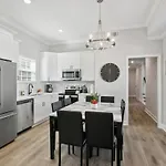 Beautiful New 5br With Outdoor Seating New Orleans