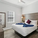 Beautiful New 5br With Outdoor Seating Holiday home