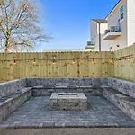 Beautiful New 5Br Home With Outdoor Seating