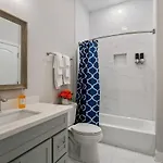 Five Bathrooms With Five Bedrooms And Stylish Holiday home New Orleans