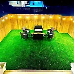 Five Bathrooms With Five Bedrooms And Stylish Holiday home New Orleans