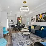 Five Bathrooms With Five Bedrooms And Stylish Holiday home New Orleans