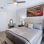 Chic 5 Bedroom Home Near French Quarter