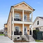 Chic 5 Bedroom Home Near French Quarter