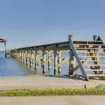 Lakefront Nola Home With Hot Tub And Views!