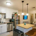 Holiday home 2bd-2ba Adorable W Yard In Gentilly