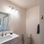 Holiday home 2bd-2ba Adorable W Yard In Gentilly