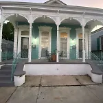 Classic Bywater Shotgun Suite Great Location In Bywater