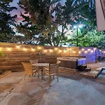 Sleeps 24-Spacious Suites Near Fq W Pool