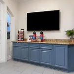 Super 8 By Wyndham Hotel New Orleans