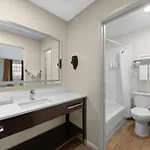 Super 8 By Wyndham New Orleans