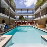 Hotel Super 8 By Wyndham 2*
