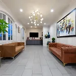 Super 8 By Wyndham Hotel New Orleans