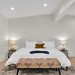 Chic Getaway Across From French Quarter Hotel 3*