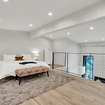 Chic Getaway Across From French Quarter 3* New Orleans