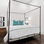 Group-Friendly Nola Suite Near Bourbon