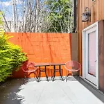 Elegant 4Br Condo In Downtown