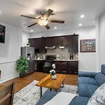 Elegant 4Br Condo In Downtown