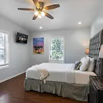 Elegant 4br In Downtown Apartment