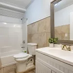Elegant 4br In Downtown *