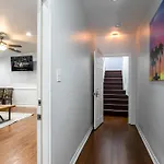 Elegant 4br In Downtown Apartment