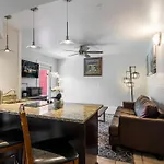 Elegant 4br In Downtown Apartment *