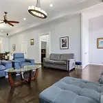 Elegant 4Br Condo In Downtown