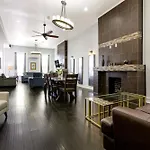 Elegant 4Br Condo In Downtown