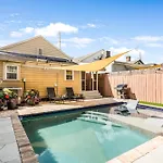 4br Luxury Uptown Retreat W Private Heated Pool Holiday home *